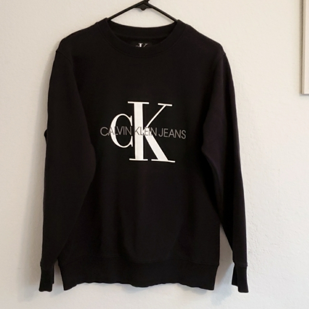 Classic Calvin Klein Sweater (read description for size)